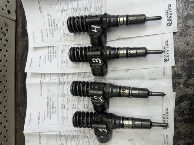Форсунка паливна 03G130073G BOSCH