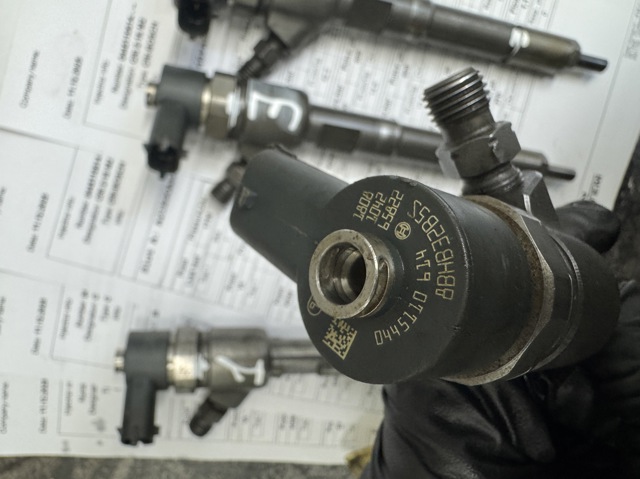 Форсунка дизельна в зборі, розпилювач + тримач 0445110614 BOSCH
