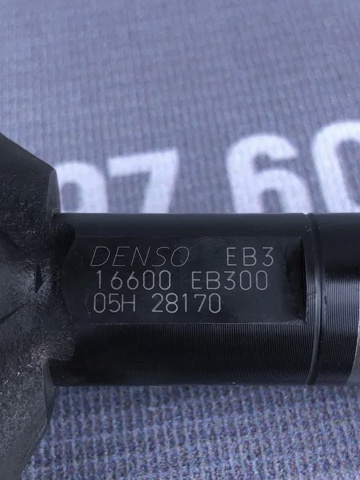Форсунка дизельна в зборі, розпилювач + тримач 16600EB300 DENSO