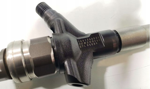 Форсунка паливна 16613AA030 DENSO
