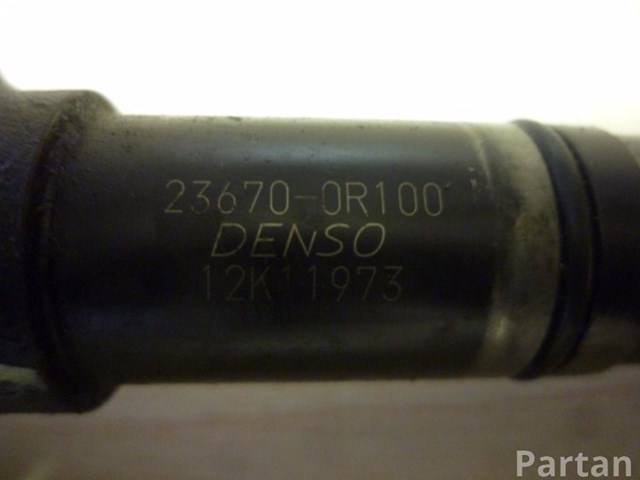 Форсунка паливна 236700R100 DENSO