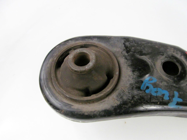 Правий важіль передній нижній підвіски 4806842050 TOYOTA