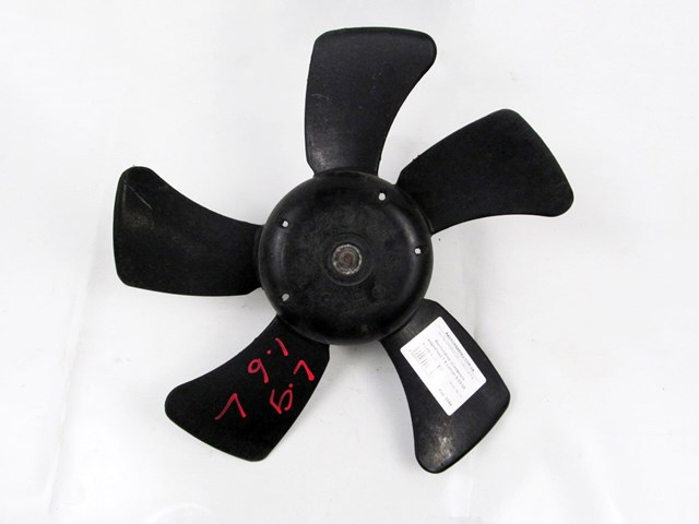 Вентилятор основного радіатора 1.6-2.0 крильчатка MR464708