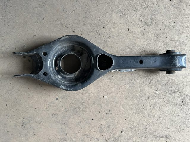 Балансир задній правий 552202S000 HYUNDAI