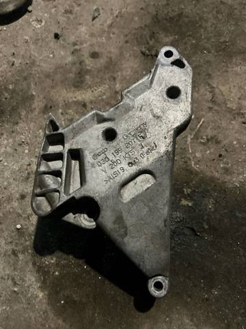 Кронштейн подушки (опори) двигуна, правої 03G199207F VAG