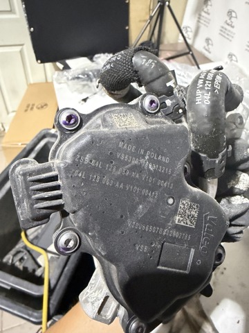 Заслінка повітряна 04L128059AA VAG