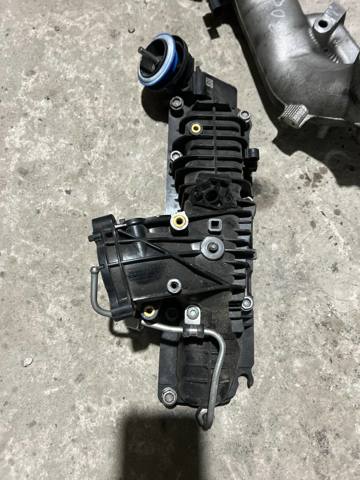 Колектор впускний 04L129709E VAG