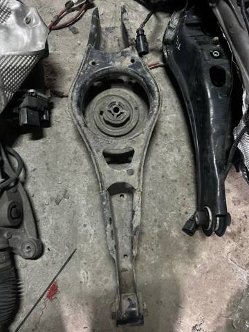 Балансир задній нижній 1K0505371 VAG