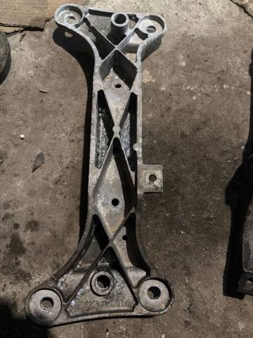 Кріплення кпп 22316778059 BMW