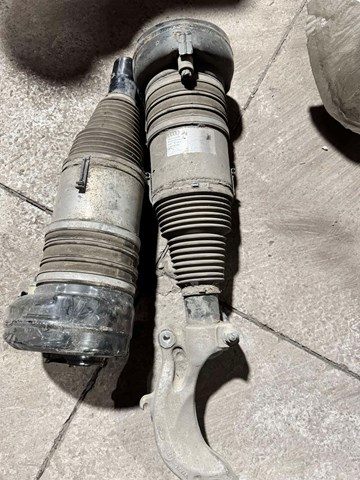 Амортизатор передній 4M0616039AE VAG