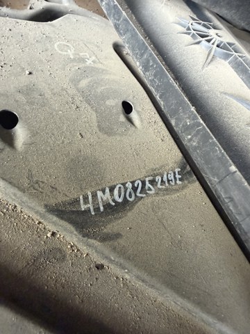 Захист днища, задній правий 4M0825219E VAG