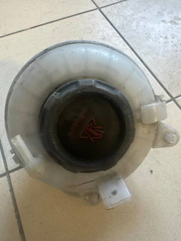 Водяний бачок системи охолодження 5Q0121407M VAG