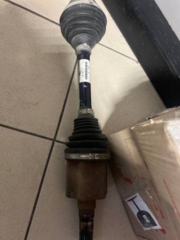Піввісь передня ліва 5QM407271L VAG