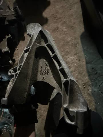 Задня подушка двигуна 7H0199370N VAG