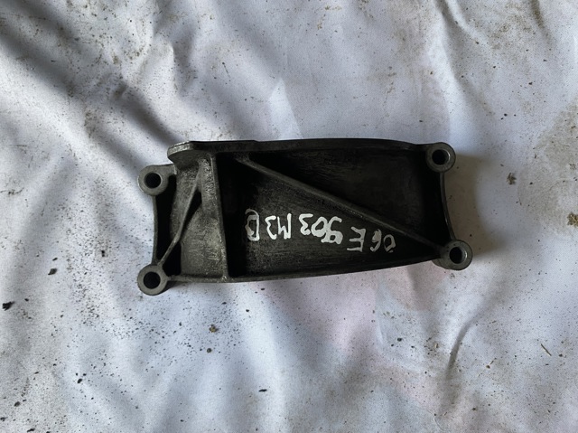 Кронштейн генератора 06E903143D VAG