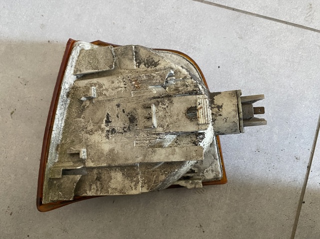 Вказівник повороту правий 1305232025 BOSCH