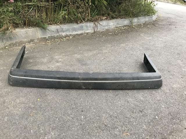 Бампер задній 165807417 VAG