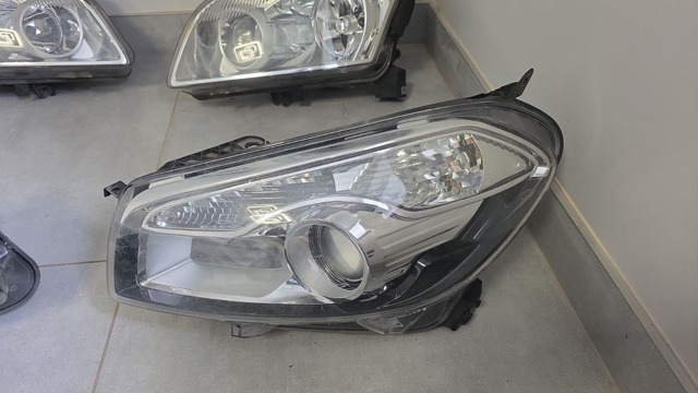 Фара ліва передня Nissan Qashqai 1