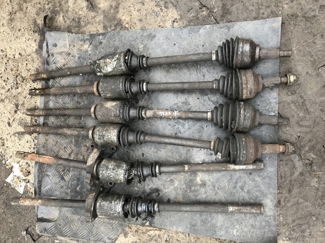 Привід правий 391002150R RENAULT