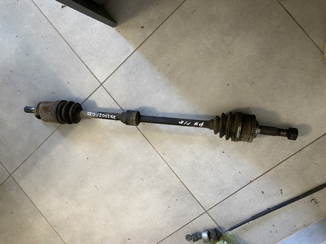 Привід правий 391002F010 NISSAN