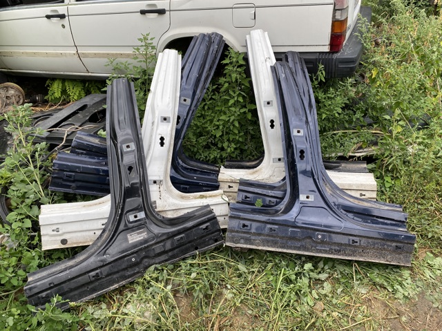 Отвір передніх правих дверей 41007298166 BMW