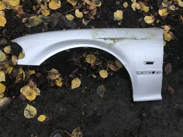 Ліве переднє крило 41358240405 BMW