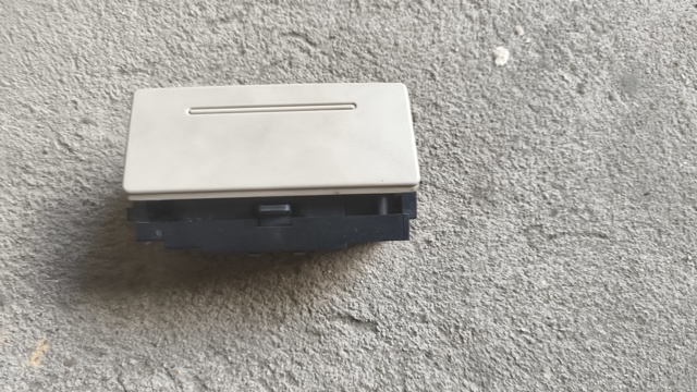 Попільничка центральної консолі 4B0857406B VAG