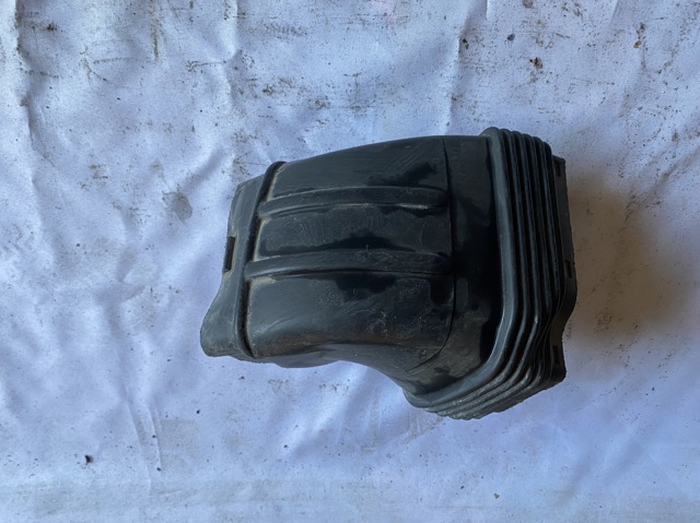 Патрубок повітряний, вхід повітряного фільтра 4F0129739B VAG