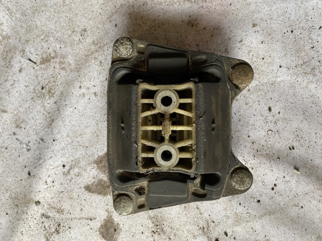 Опора кпп 4F0399151AN VAG
