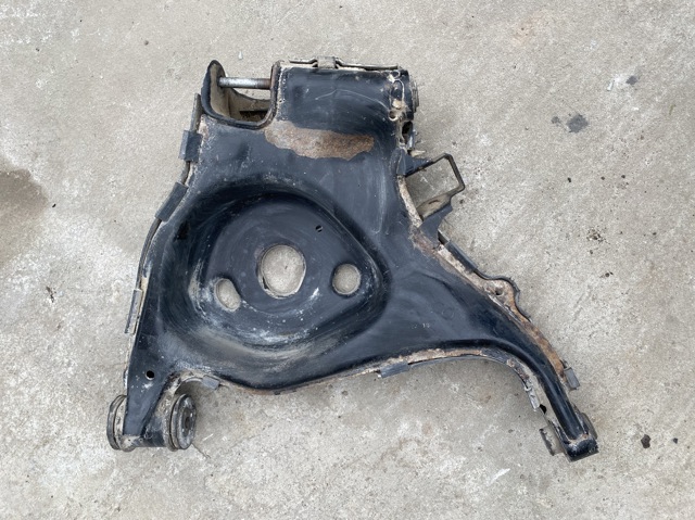 Балансир задній нижній, правий 4F0505312M VAG
