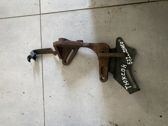 Кріплення насоса ГПК 572262D010 HYUNDAI