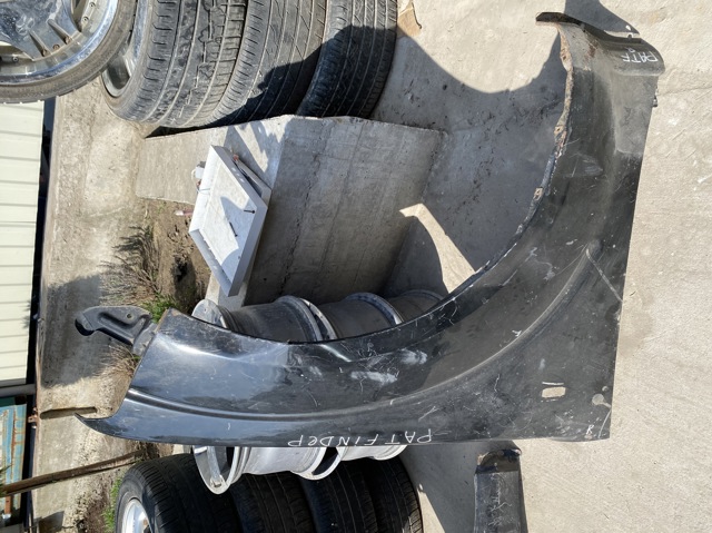 Переднє праве крило 63100EB330 NISSAN