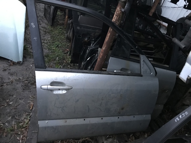 Пасажирські передні двері 6700160540 TOYOTA