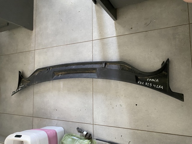Водостік лобового скла, жабо 6Y1819415A VAG
