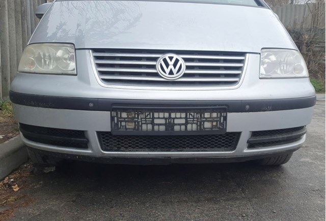 Буфер (бампер) передній 7M3807221F VAG