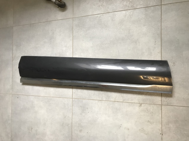 Накладка передньої лівої двері 7P6854939H VAG