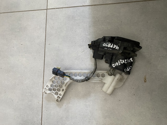 Замок задніх дверей, правих 814202F010 HYUNDAI