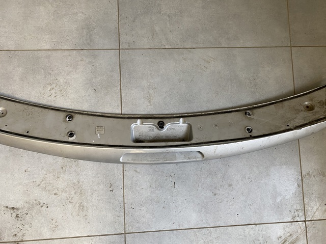 Крило на багажник 872502F500 HYUNDAI