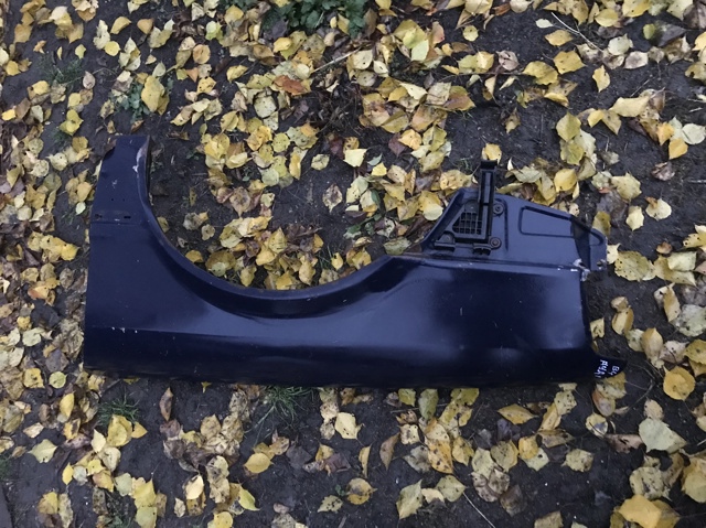 Ліве переднє крило 8A0821105 VAG