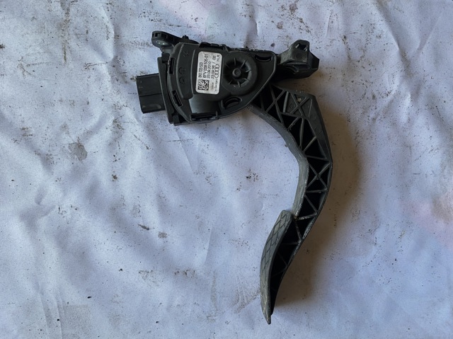 Підаль газу 8K1723523 VAG