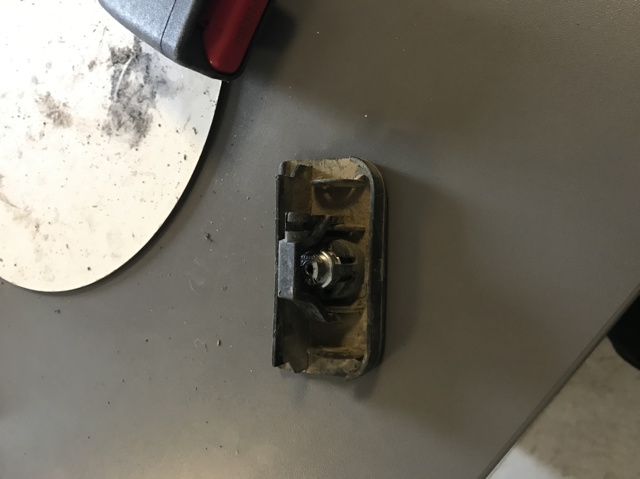 Серцевина замка бардачка 8L0857113A VAG