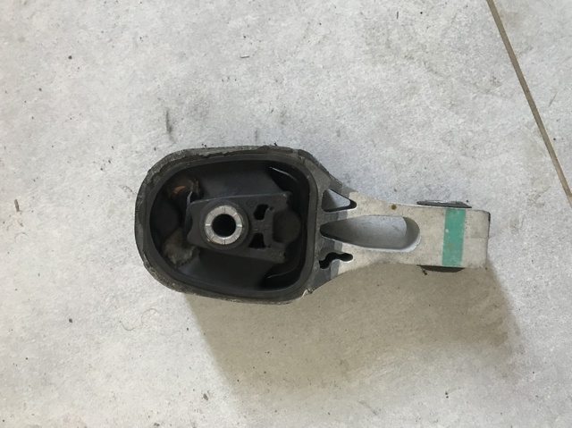 Опора двигуна задня 9824116780 PEUGEOT