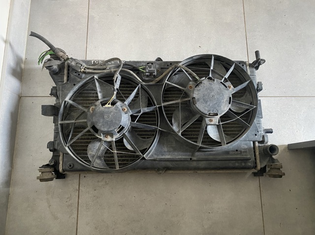 Радіатор системи охолодження двигуна 98AB8005DE FORD