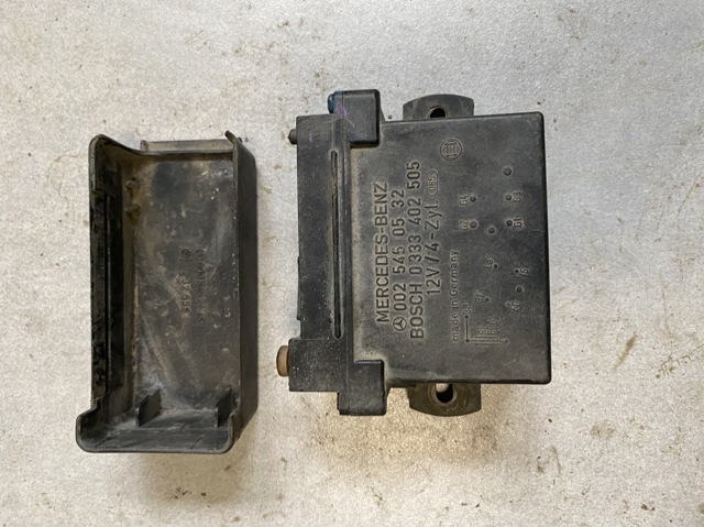Реле накалу A0025450532 MERCEDES