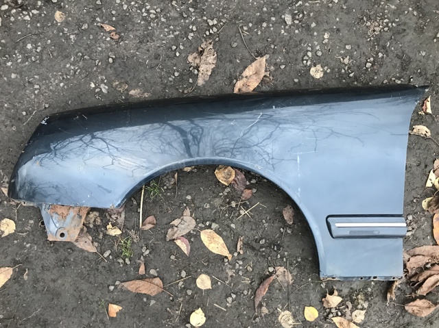 Ліве переднє крило A2108801518 MERCEDES