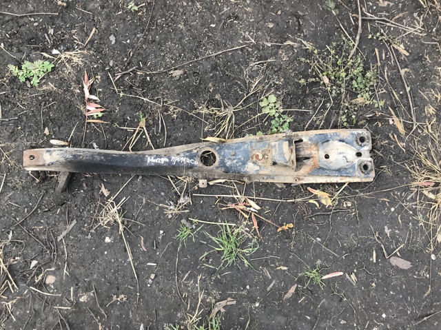Підрамник двигуна BJ3A39800A MAZDA