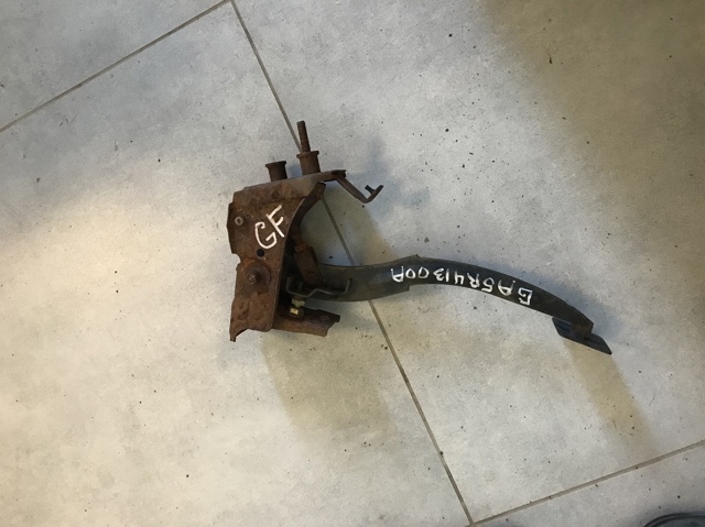 Педаль і привід управління зчепленням GA5R41300A MAZDA