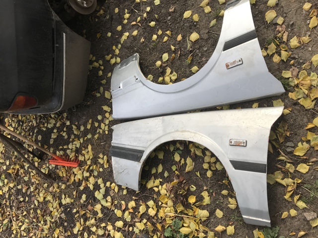 Переднє ліве крило GF9852211A MAZDA