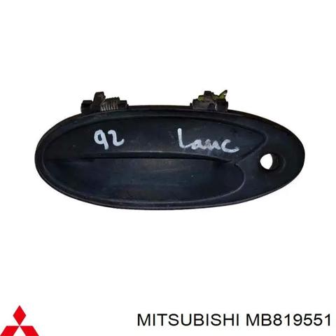 Ручка передніх дверей зовнішня, ліва MB819551 MITSUBISHI
