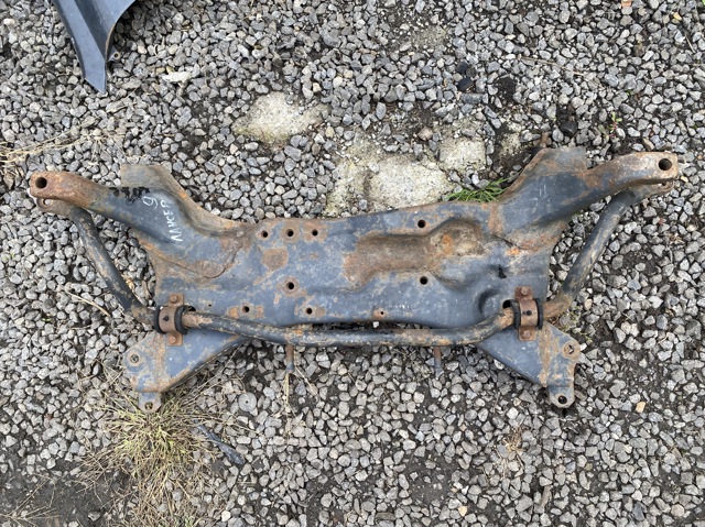Передня балка MR510285 MITSUBISHI